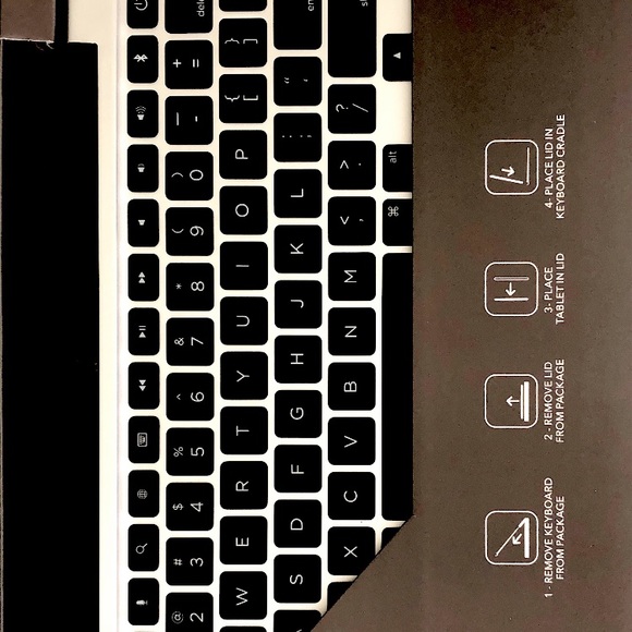 iPad Cover with keyboard - Picture 5 of 6